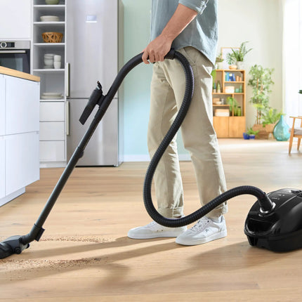 Bosch Serie 4 BGL38BA3GB accessories and nozzles