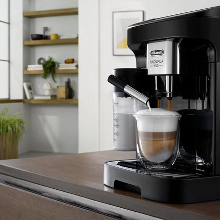De'Longhi Magnifica Evo LatteCrema Hot Technology milk foam
