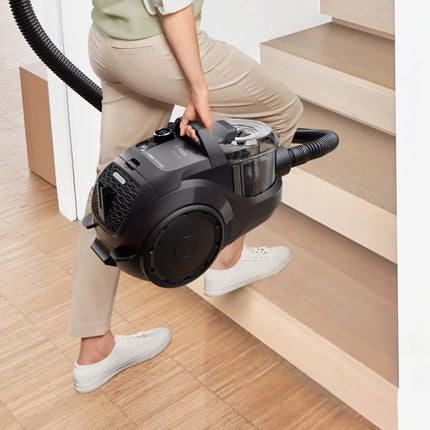 Bosch Serie 4 bagless vacuum cleaner dust box detail