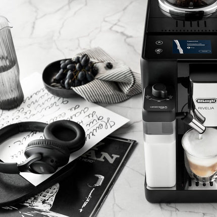 De'Longhi Rivelia LatteCrema Hot Technology milk froth